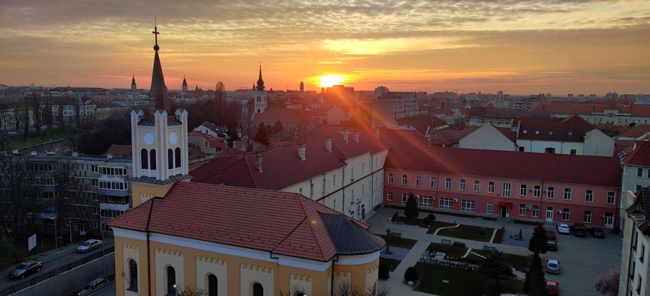 Over The City Oradea Luaran gambar